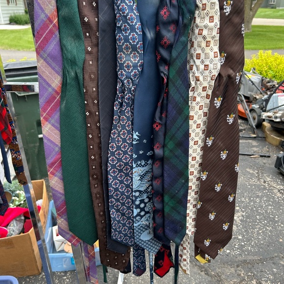 30 Men´s Multi-Color vintage and silk ties Jackets & Coats